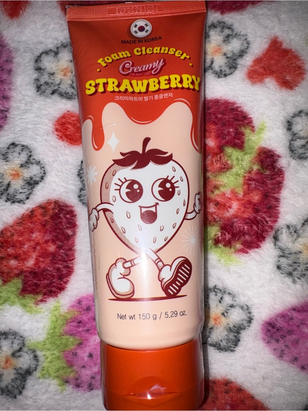 Strawberry Creamy Foam Cleanser - Pink/Red
